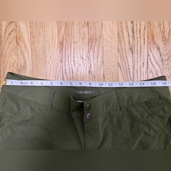 Columbia Size 12 Insect Repellant capri style pants - Picture 3 of 6